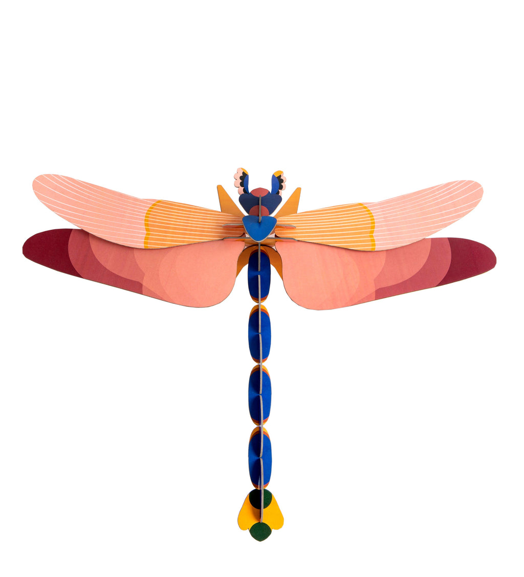 Libélula rosa de lujo