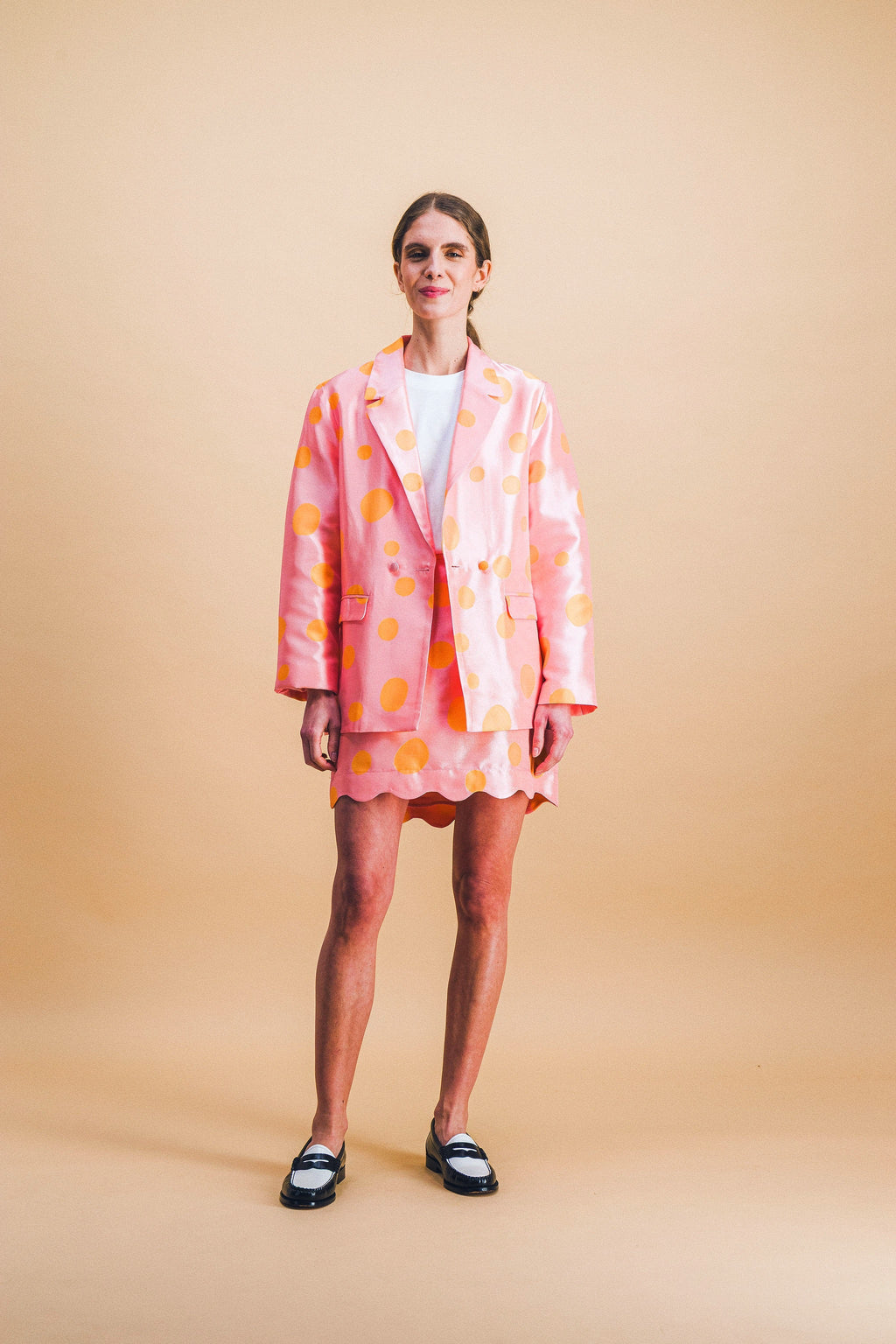 Chaqueta de lunares oscilantes ámbar