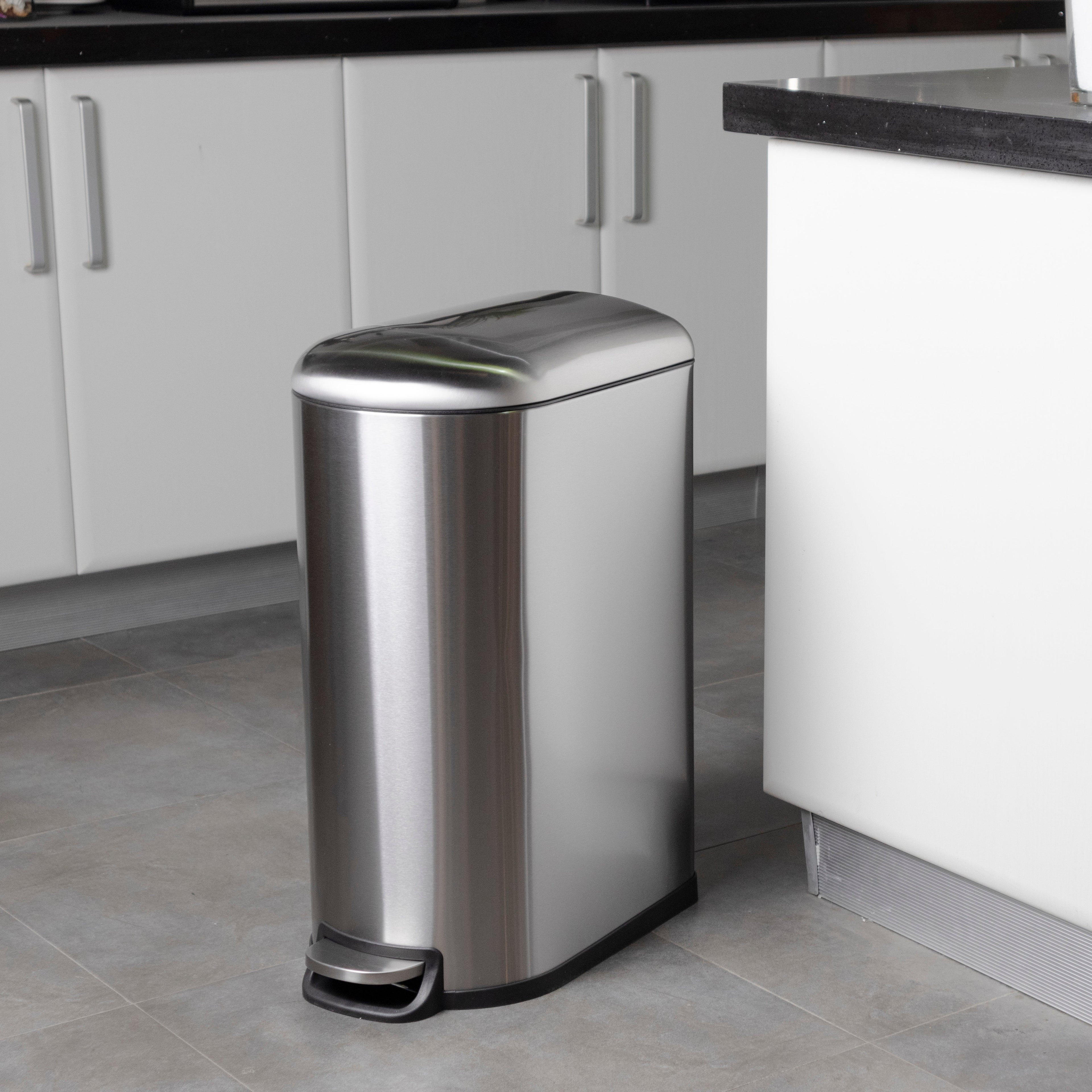 Cubo de basura de cocina estrecho con pedal de acero 40L FULLER en acero inoxidable cepillado de diseño