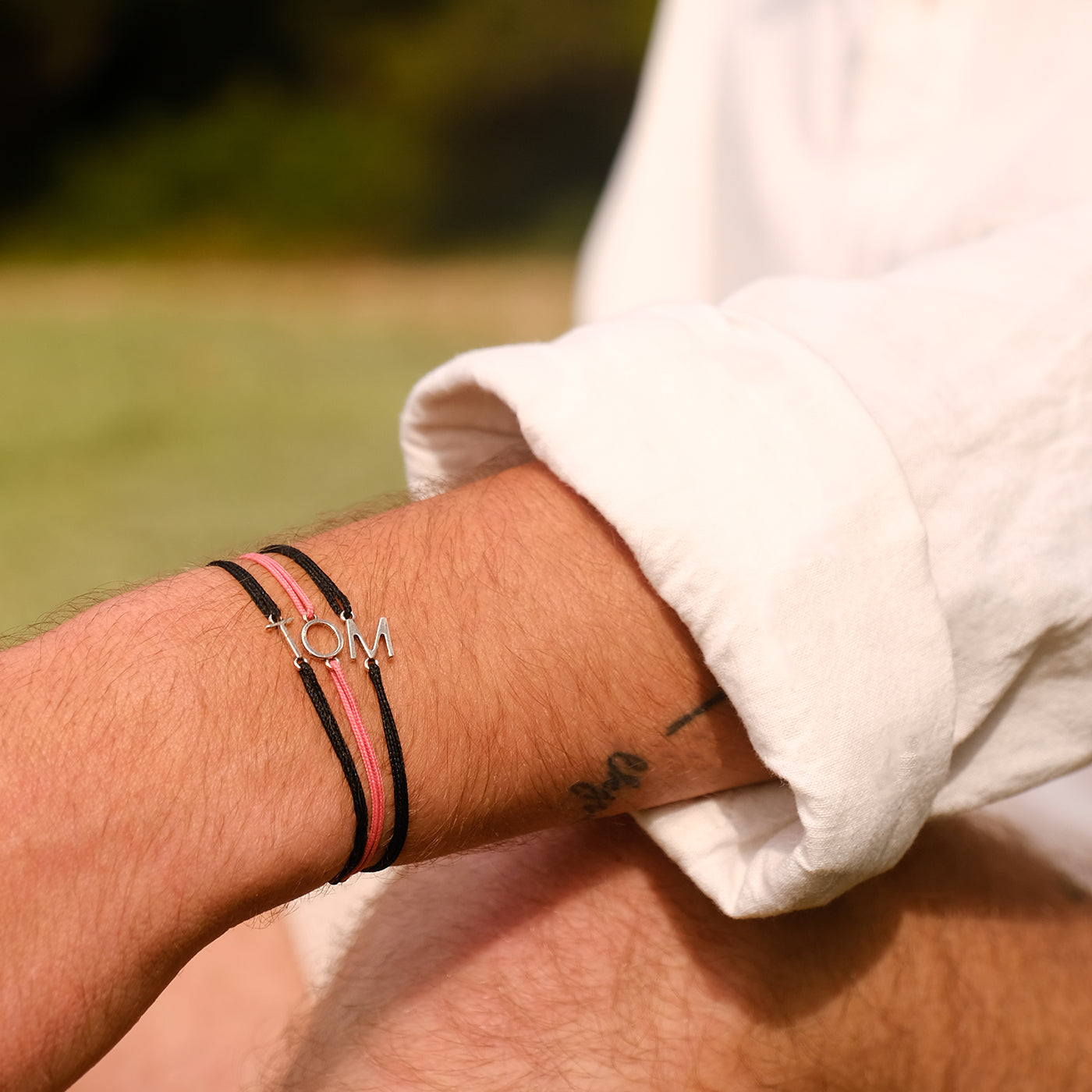 Pulsera T - Oro - Negro