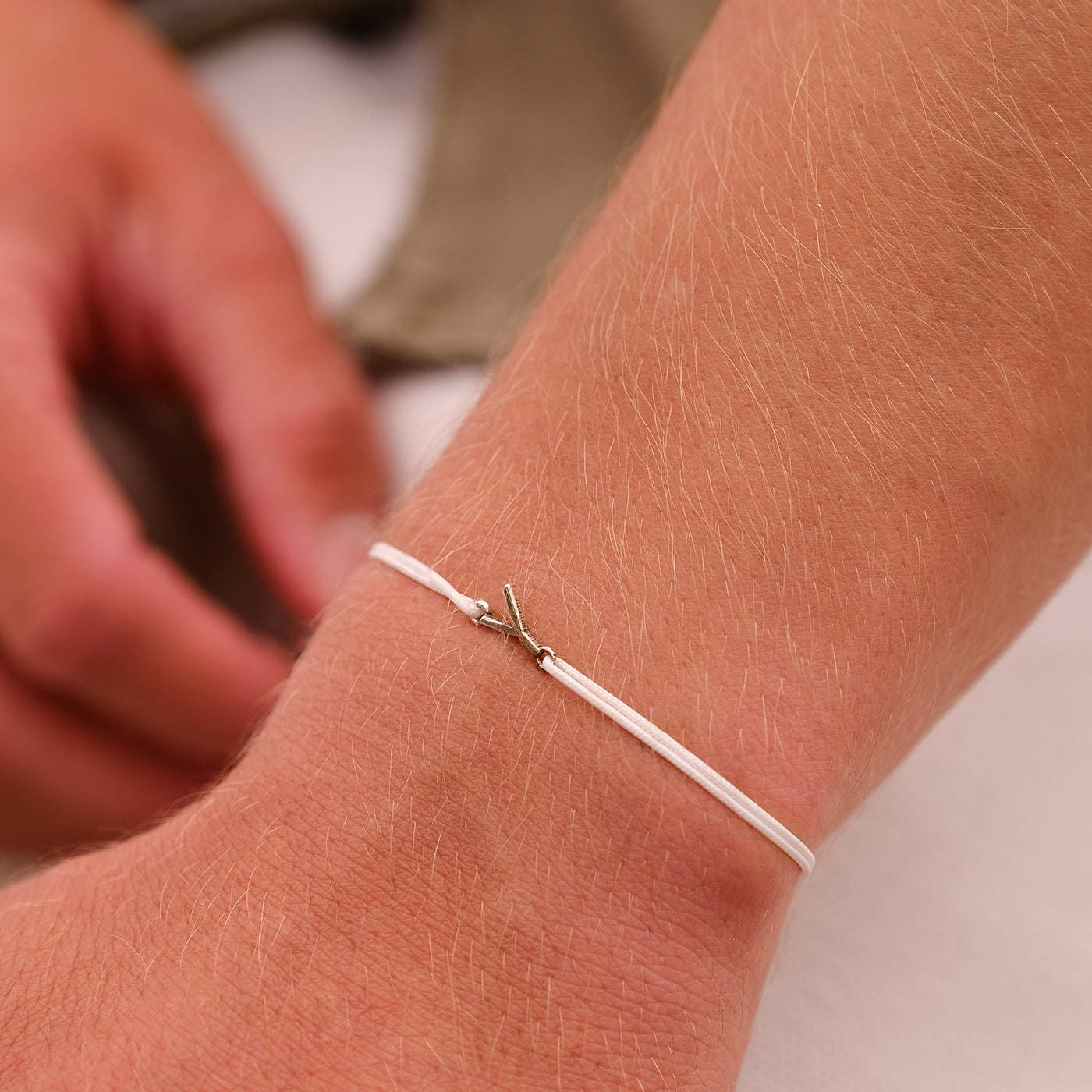Pulsera Y - Chapada en plata - Negro