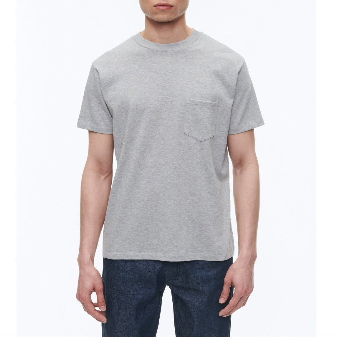 Szary T-shirt z kieszonką - Średni szary
