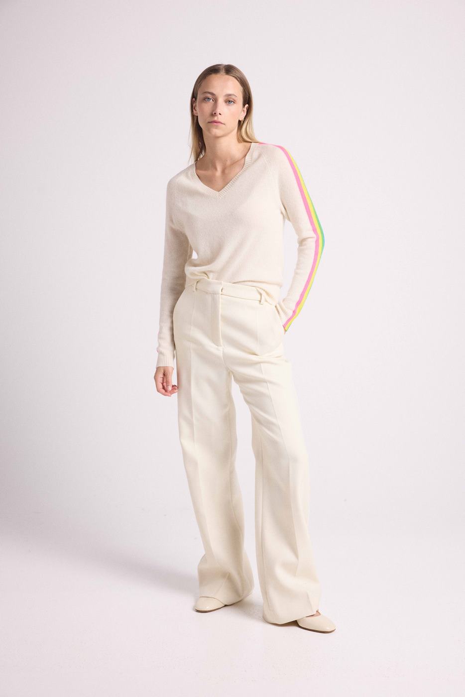 Pull Col V Bandes Arc En Ciel Manches Java - Blanc