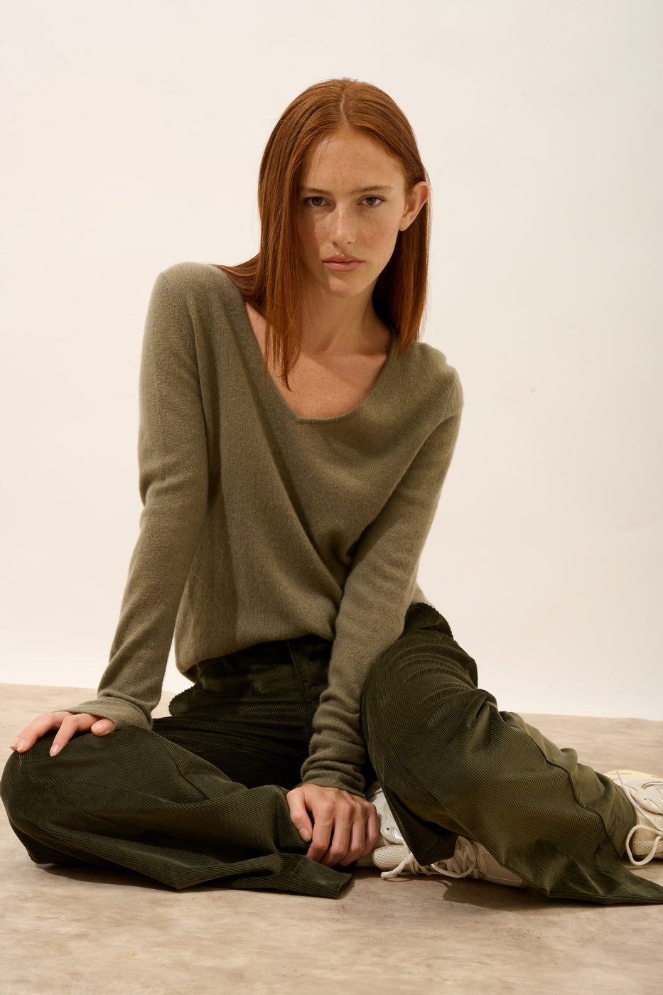 V-neck Jumper - Joan - Army Green