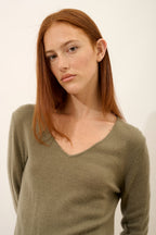 V-neck Jumper - Joan - Army Green