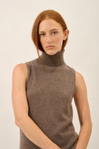 Sleeveless Roll-Neck Jumper - Violet - Mottled Taupe
