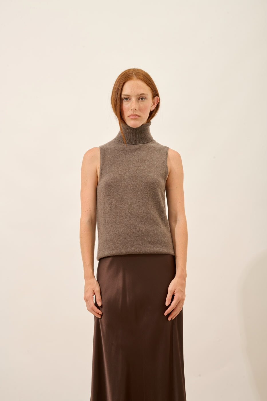 Sleeveless Roll-Neck Jumper - Violet - Mottled Taupe