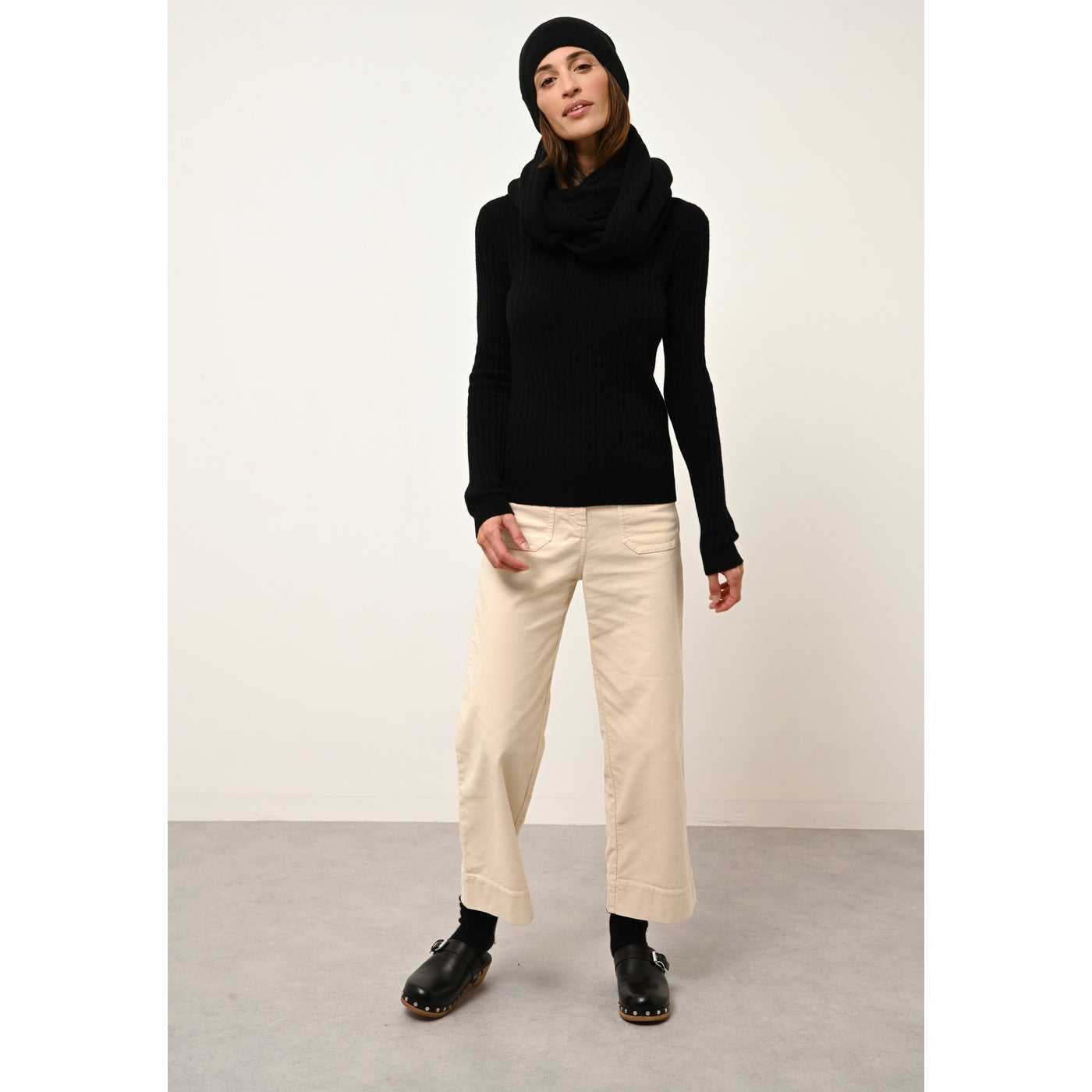 Crew-Neck Jumper - Avana - Black