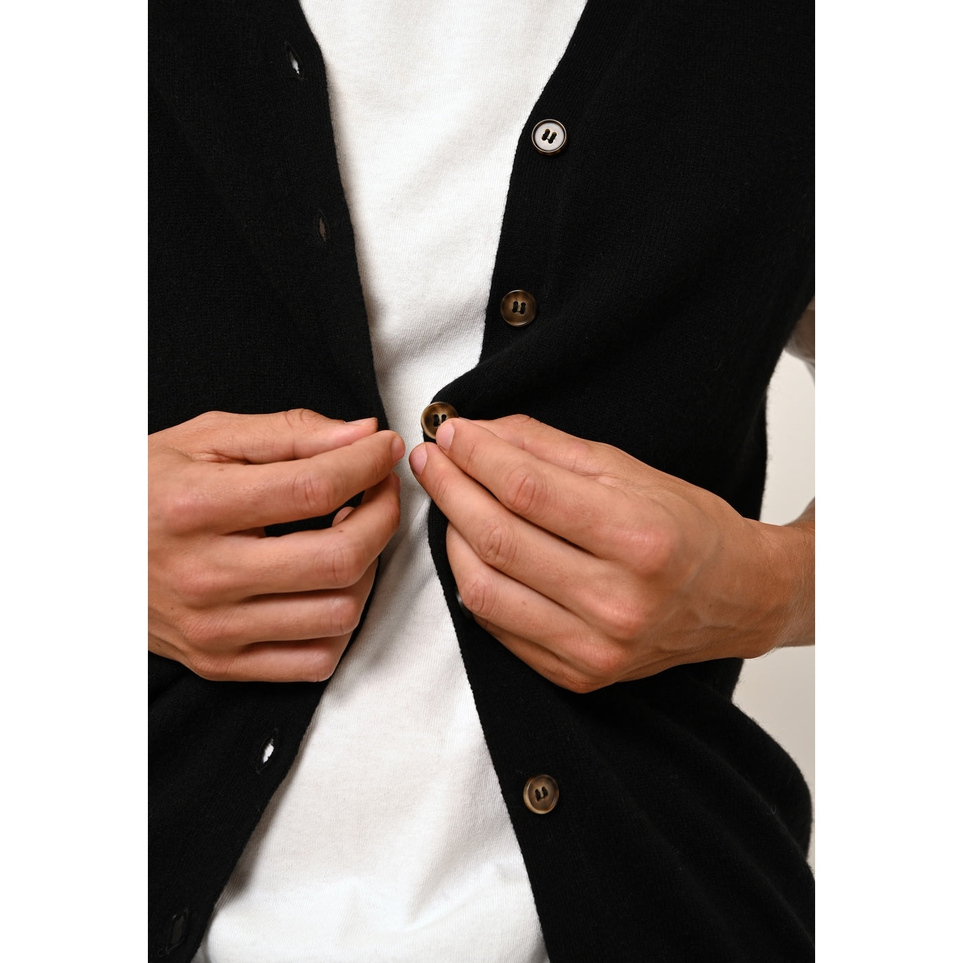 Sleeveless V-Neck Cardigan - Lana - Black
