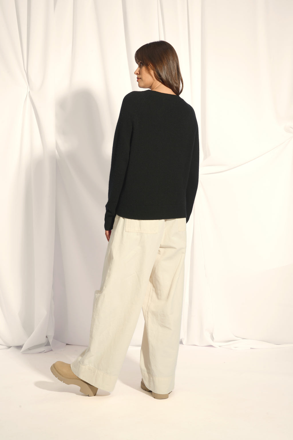 4-Ply Crew Neck Jumper - Kona - Black