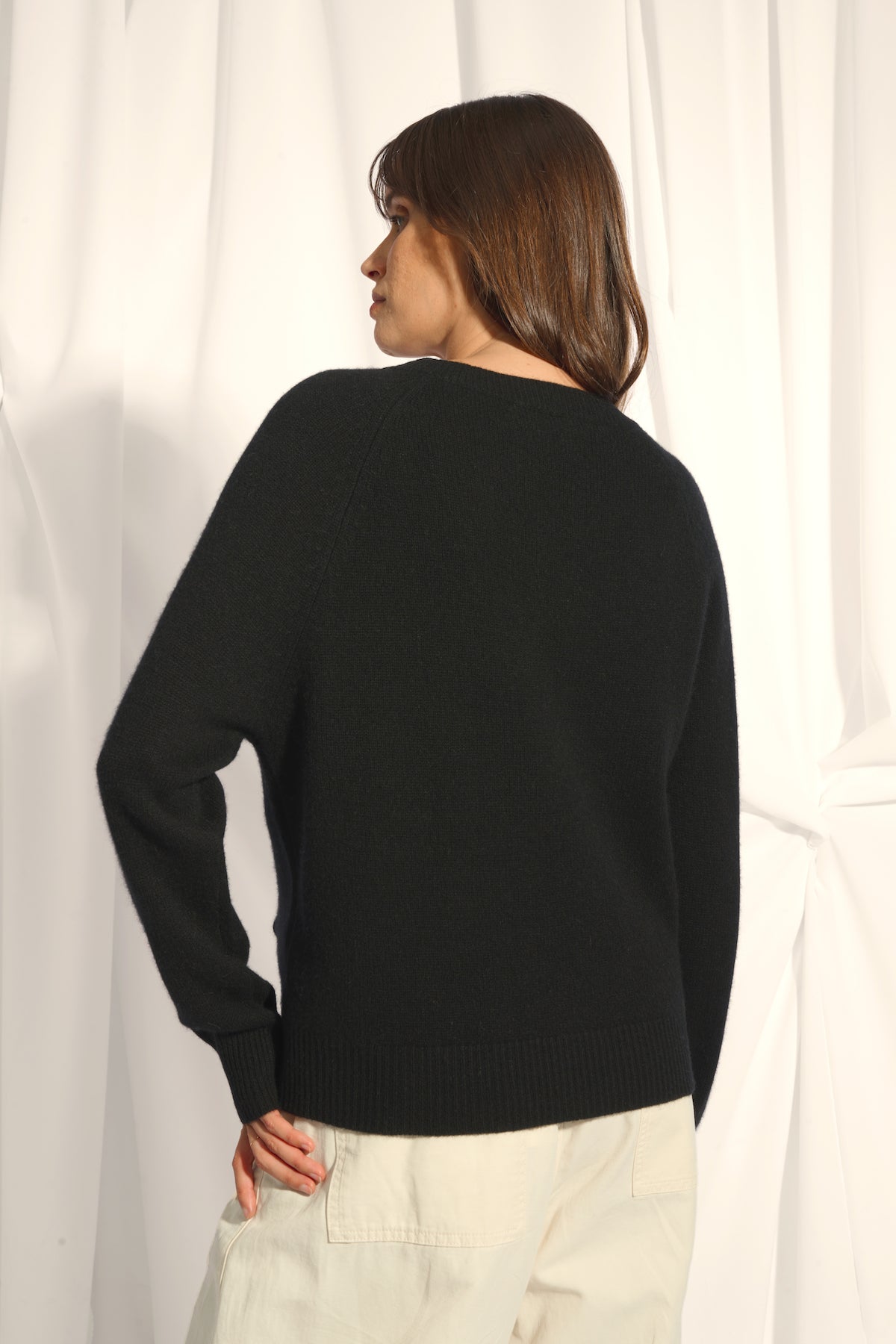 4-Ply Crew Neck Jumper - Kona - Black