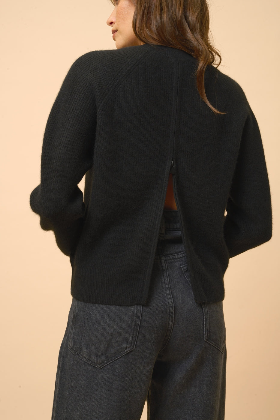 Jersey Cuello Redondo Con Cremallera En La Espalda - Jona - Negro