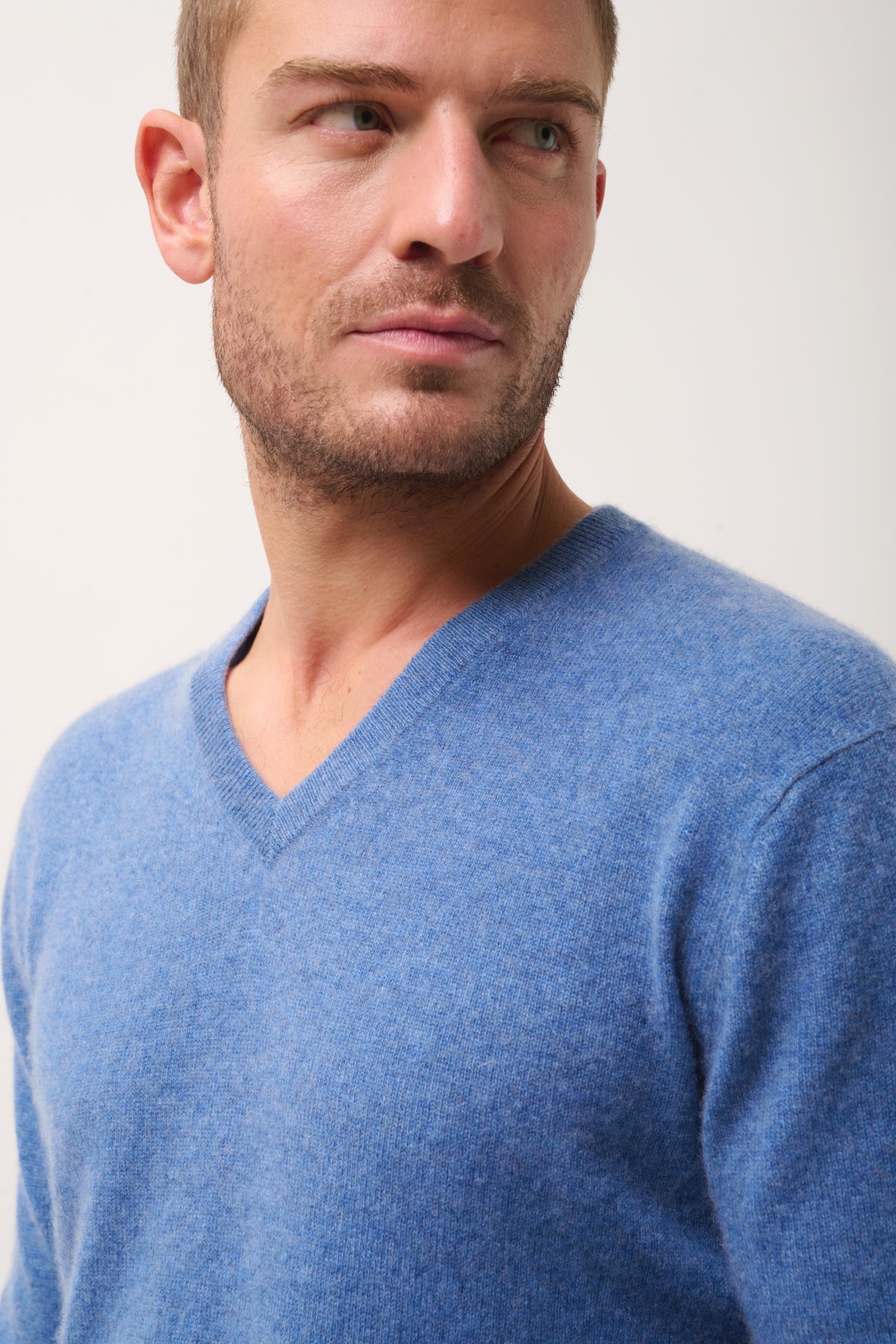 Jersey de Cuello de Pico Walt - 100% Cachemira de 2 Cabos - Azul Denim - Hombre