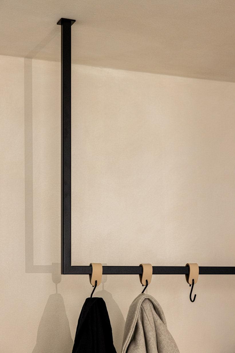 Ropa RUBI con diseños minimalistas, ideal para una elegante Ankleidezimmer y una práctica Kleideraufbewahrung.
