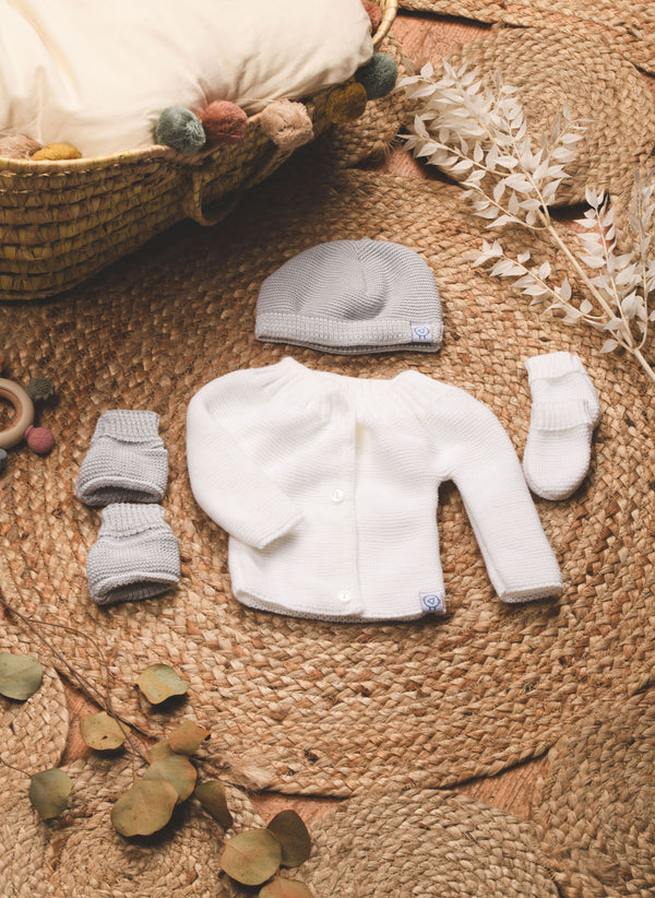La Manufacture De Layette – Wyprawka niemowlęca – Szary, komplet dzianinowych ubranek niemowlęcych, biało-szary