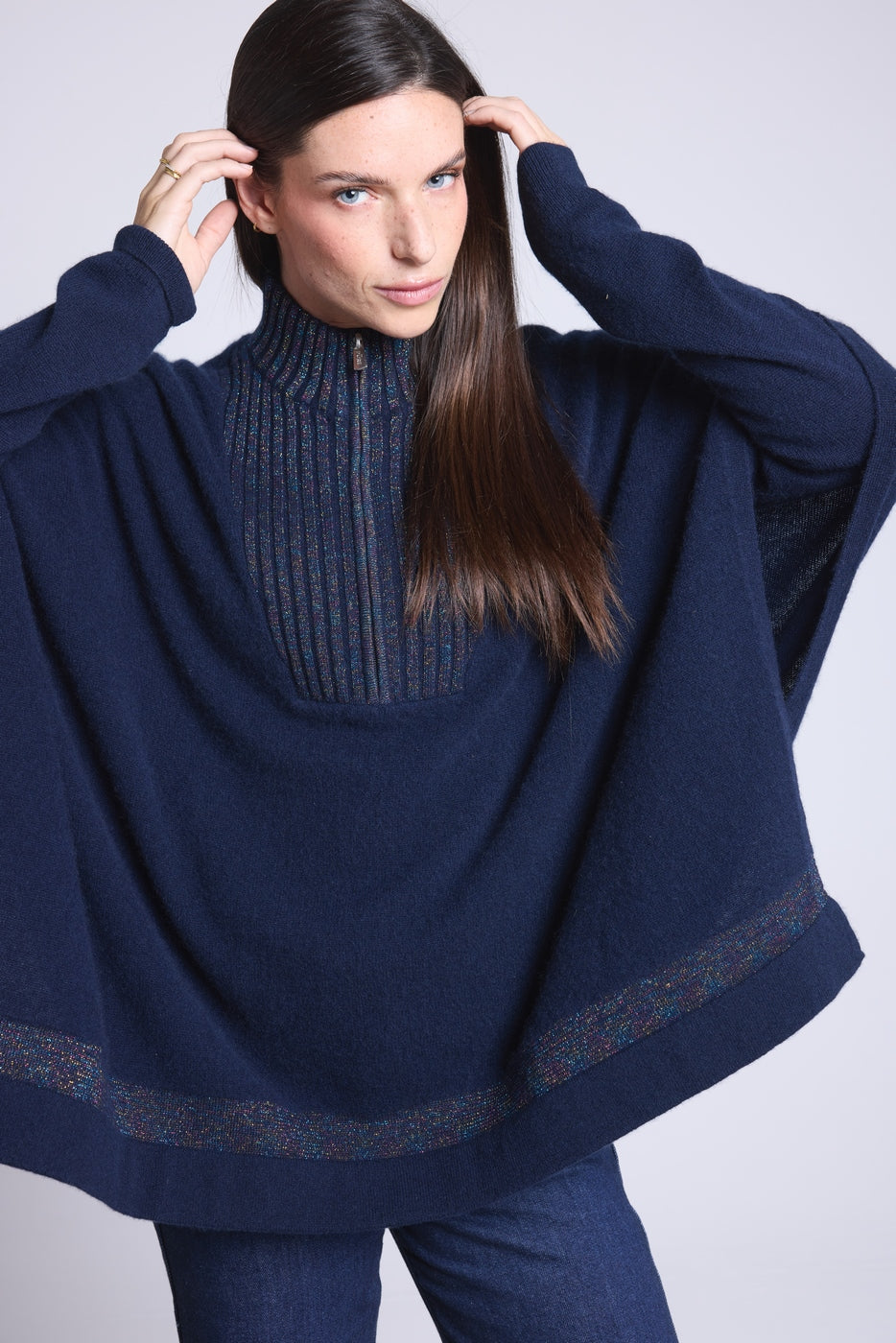 Poncho de cuello alto con cremallera Leonor - Azul marino y lurex multicolor - Mujer