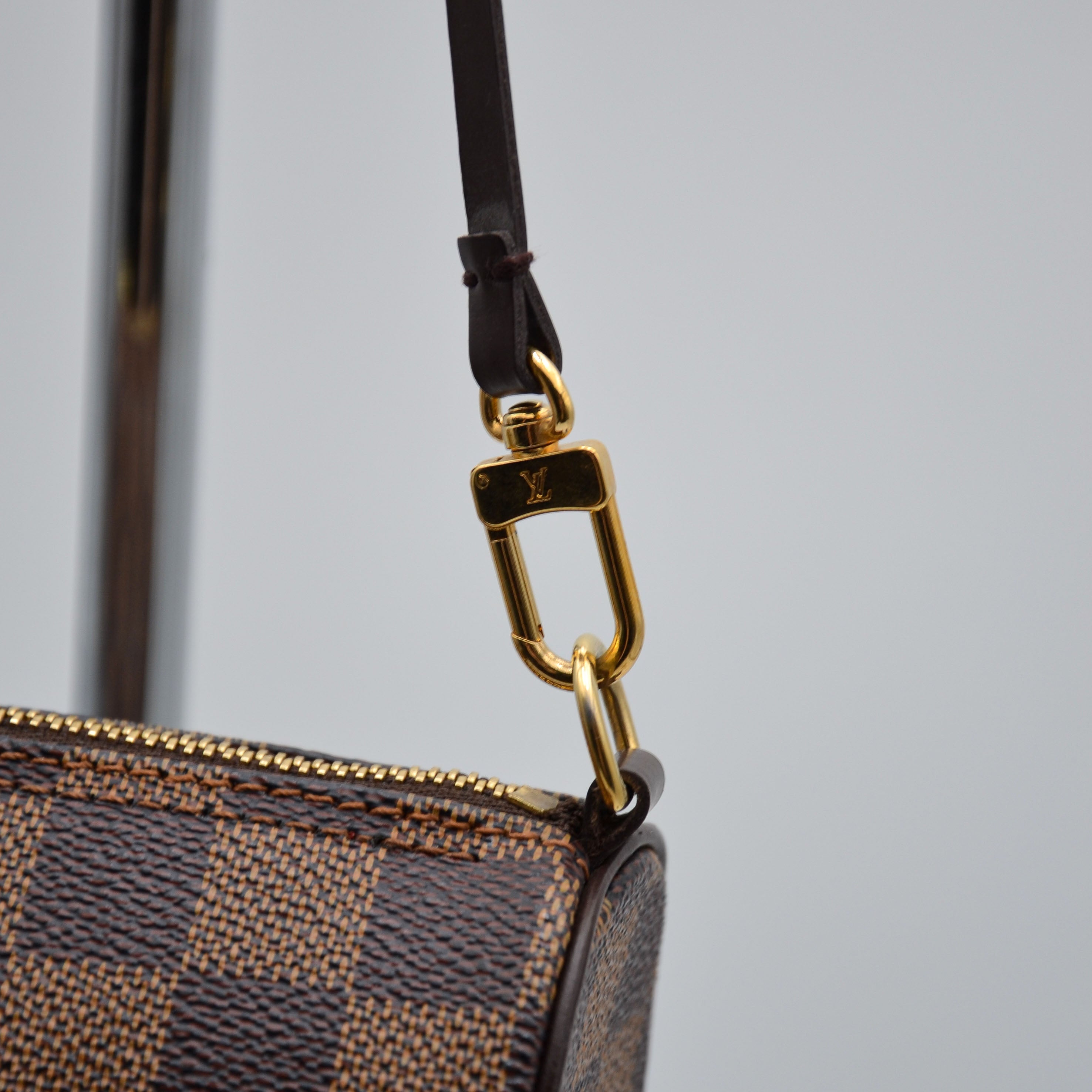 Pochette Louis Vuitton Papillon Toile Damier Ébène