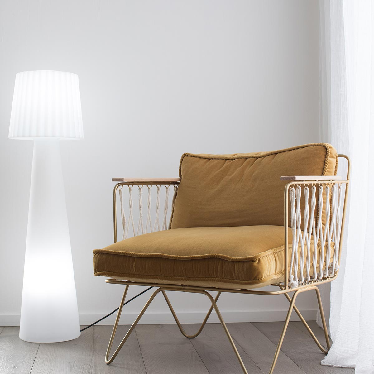 Lampadaire lumineux design filaire abat-jour ondulé pour extérieur éclairage puissant LED blanc LADY H110cm culot E27 - REDDECO.com
