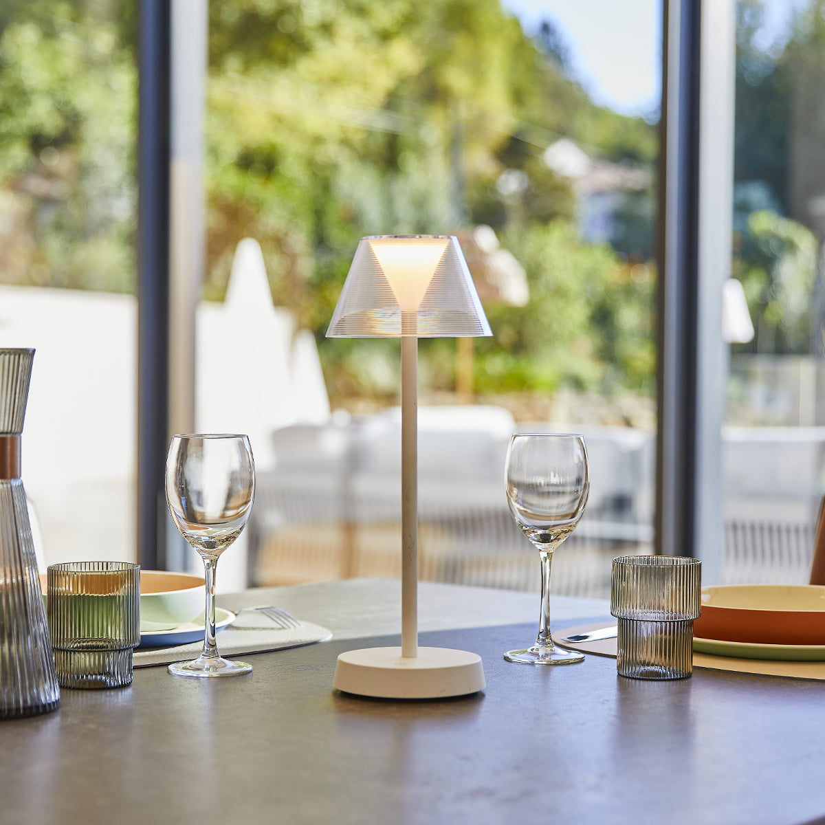 Beverly - Wireless Table Lamp - Plastic - White