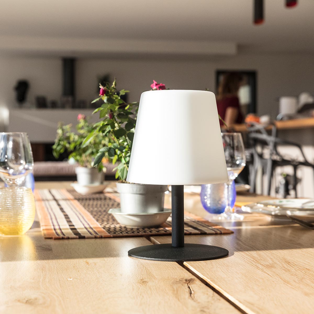 Cordless table lamp black steel base warm white/white LED dimmable STANDY MINI Dark H25cm - REDDECO.com