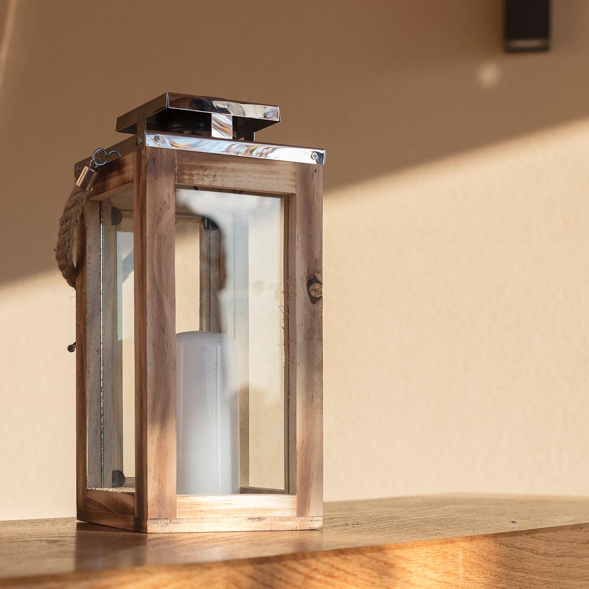 Elegante farol solar de madera natural y mango de cuerda de acero inoxidable LED blanco cálido OAKY H41cm - REDDECO.com