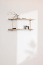 Elegantes Wandregal LINARA mit minimalistischen Design und modernen Ablagen für stilvolle Wohnräume.