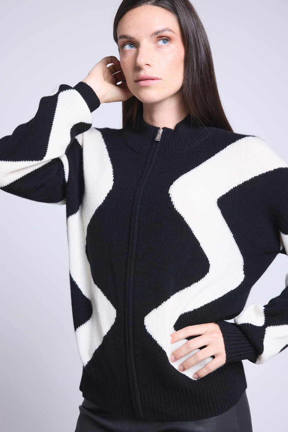 Chaqueta con Cremallera Gráfica Magali - Negro y Blanco - Mujer