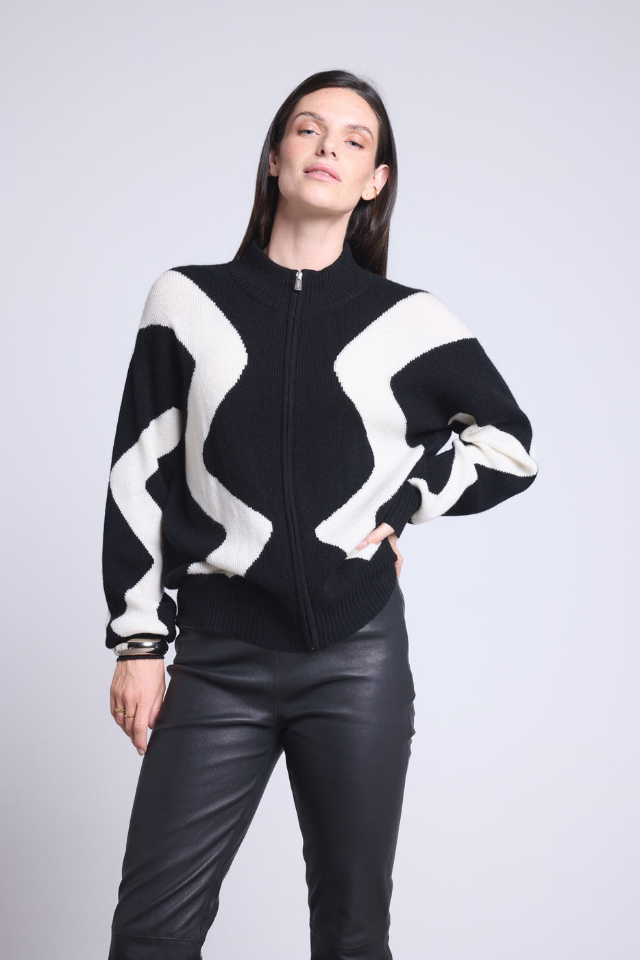 Chaqueta con Cremallera Gráfica Magali - Negro y Blanco - Mujer