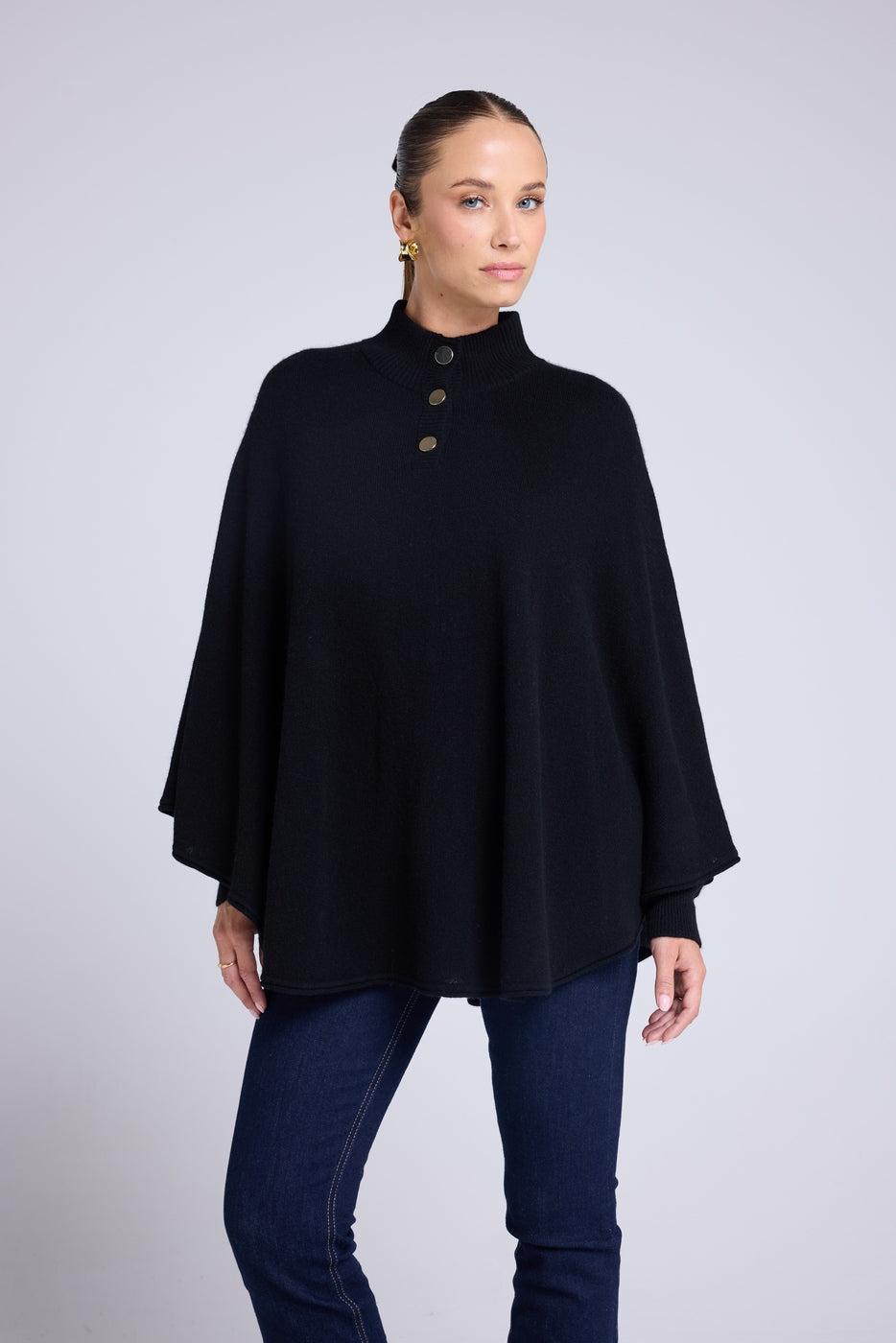Poncho con Botones Dorados Margot - Negro