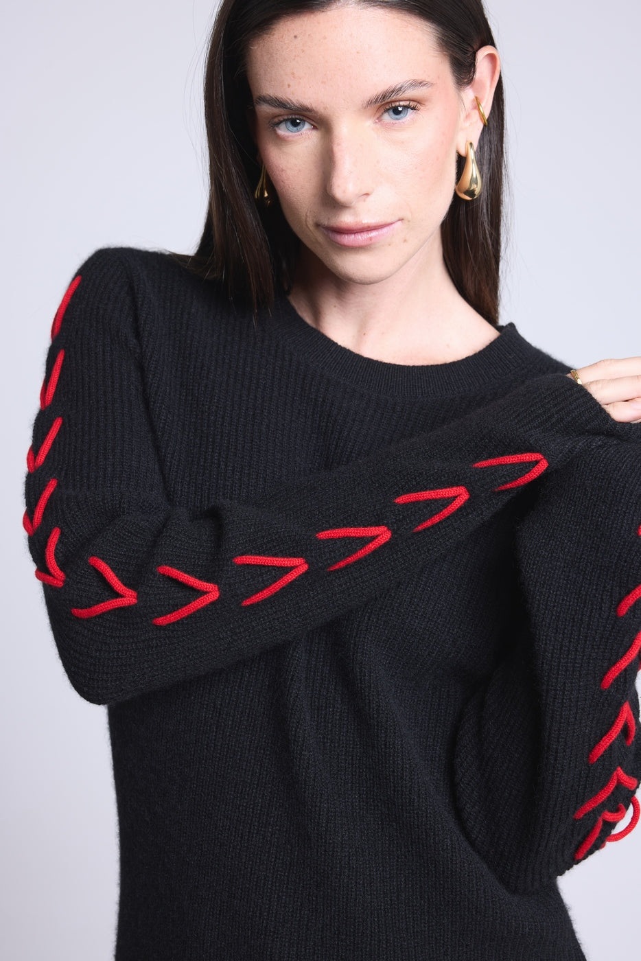 Jersey de cuello redondo con cordones en las mangas Marta - Negro y rojo - Mujer
