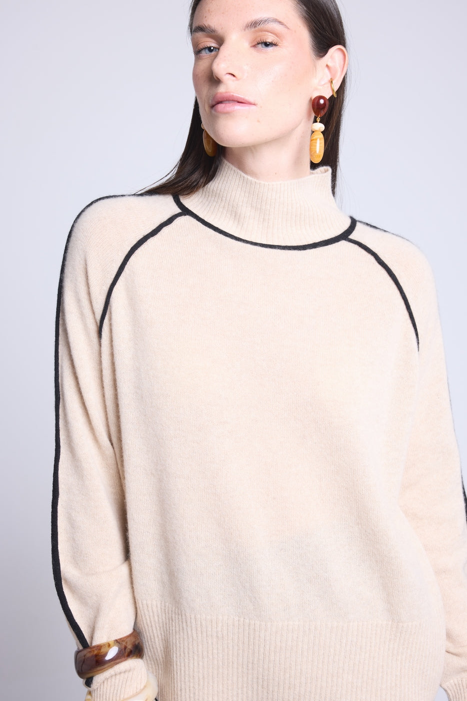 Jersey de cuello alto en contraste Megan - Beige crema y negro - Mujer