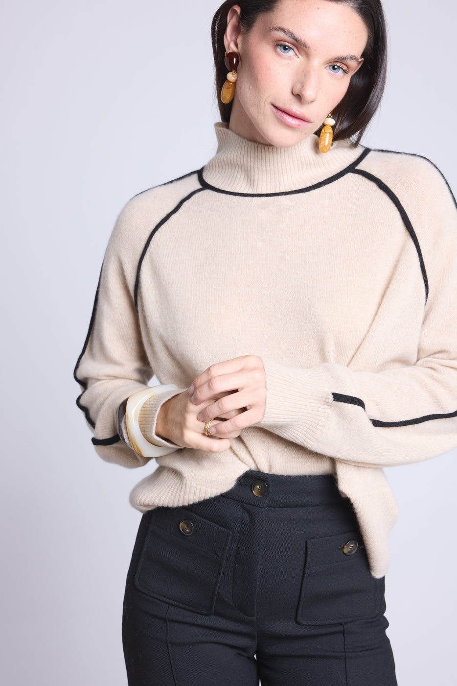 Jersey de cuello alto en contraste Megan - Beige crema y negro - Mujer