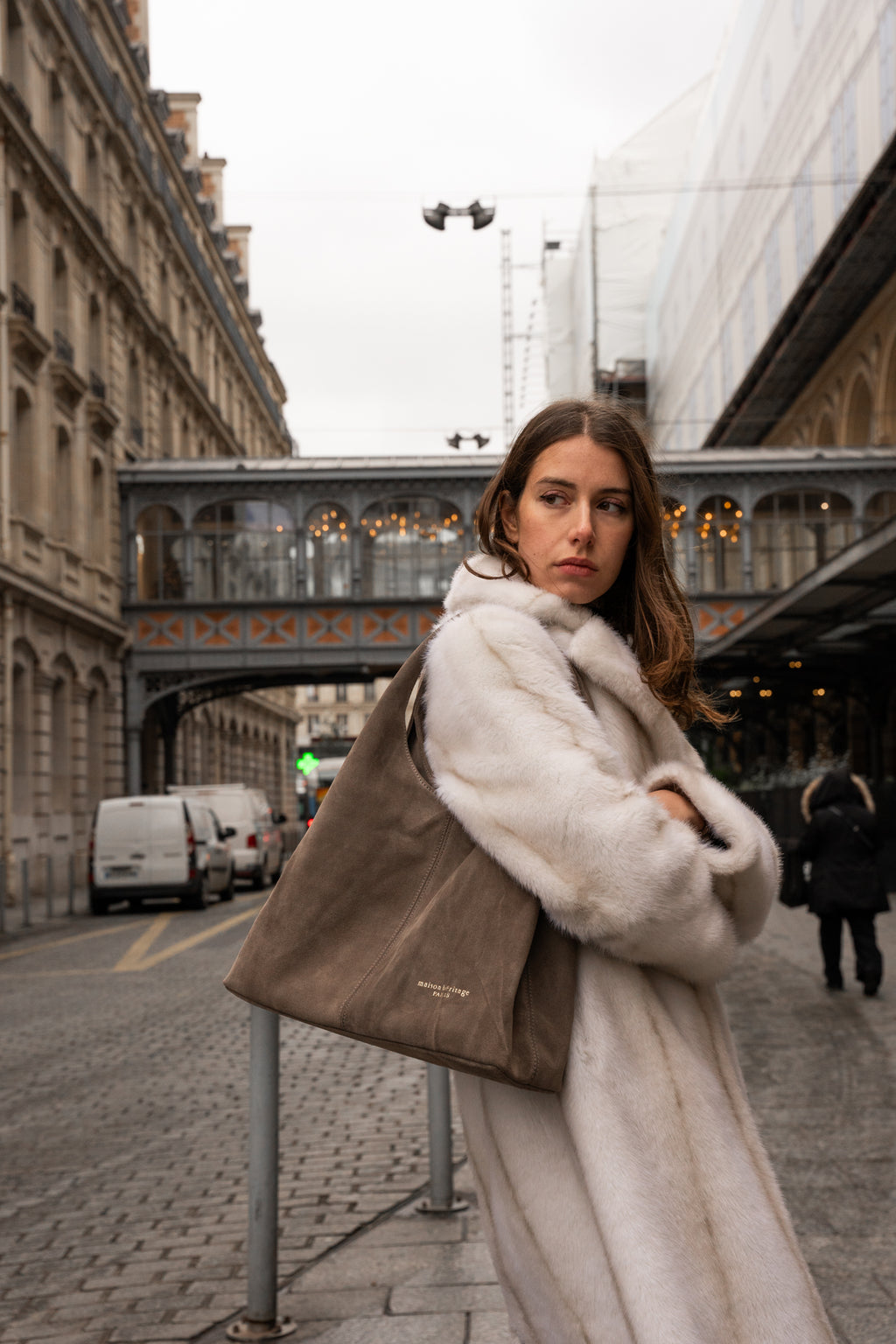 Bolso Tote Tikki Suede - Taupe