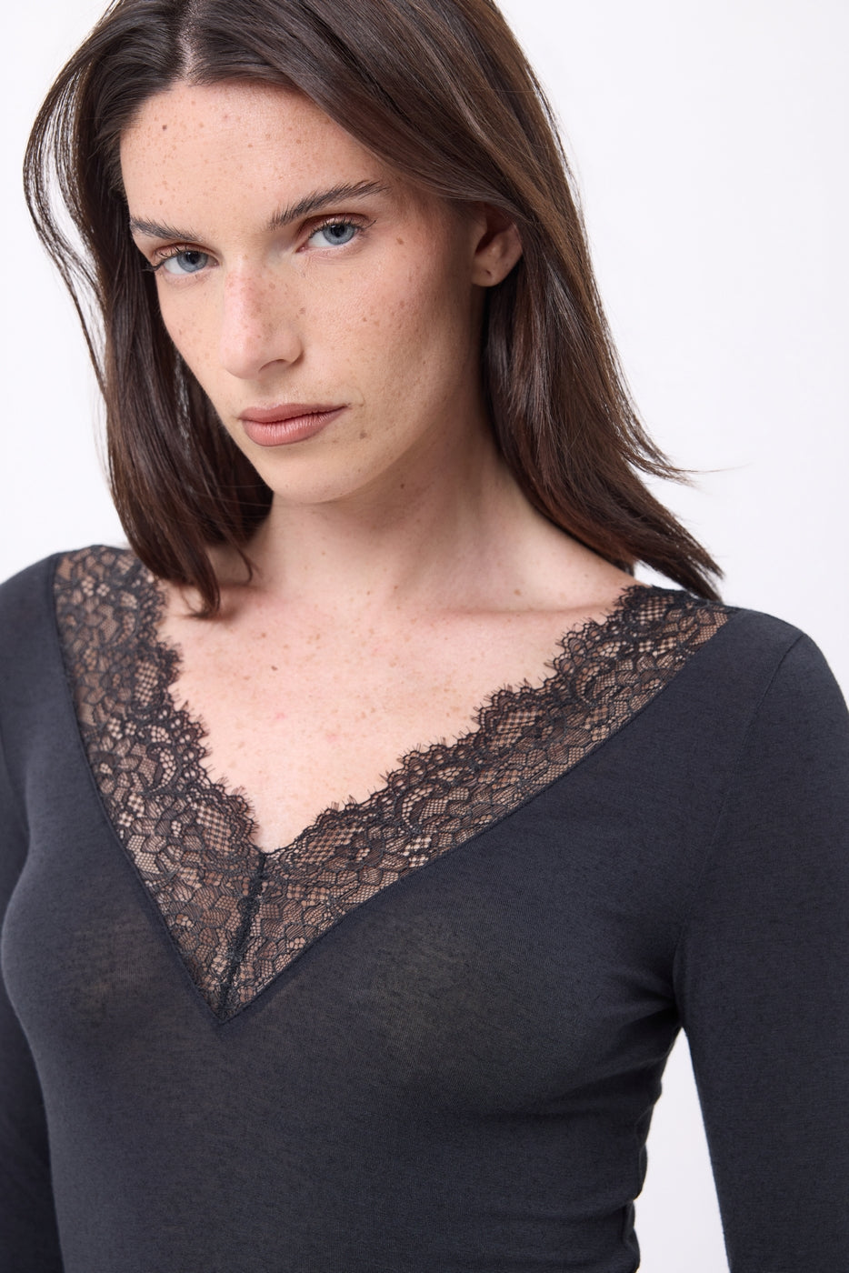 T-Shirt Col V Dentelle Milo - Noir - Femme