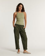 Pantalon khaki en popeline de coton léger, coupe droite avec ceinture élastique, adapté à toutes les morphologies pour un style décontracté et confortable.