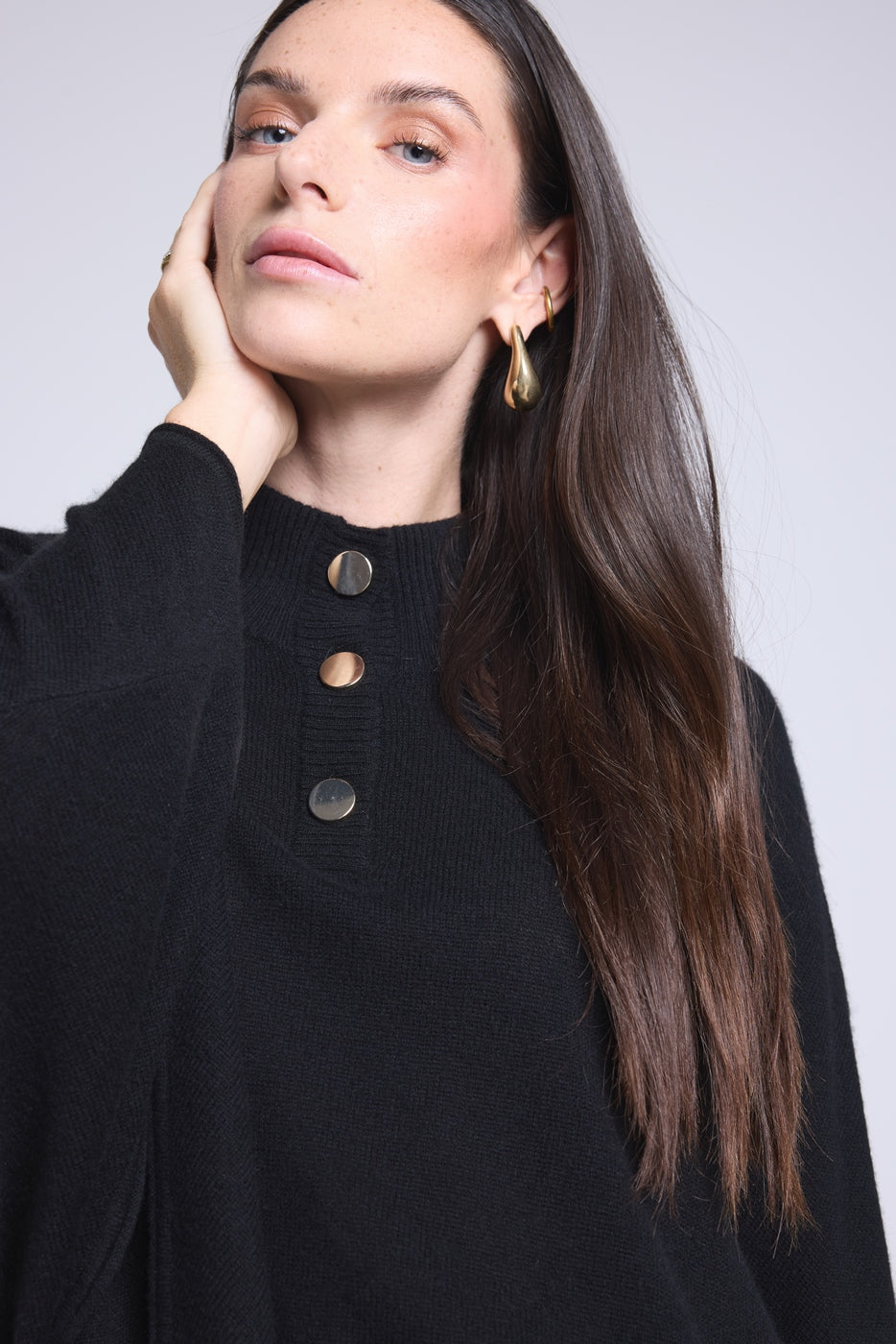 Poncho con botones dorados Miranda - Negro - Mujer