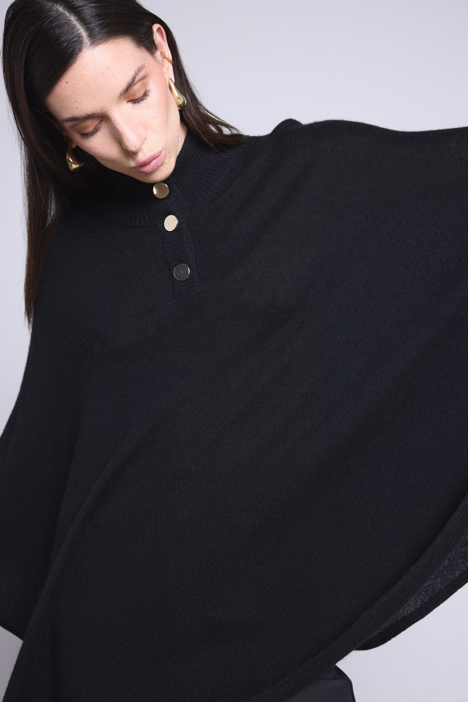 Poncho con botones dorados Miranda - Negro - Mujer