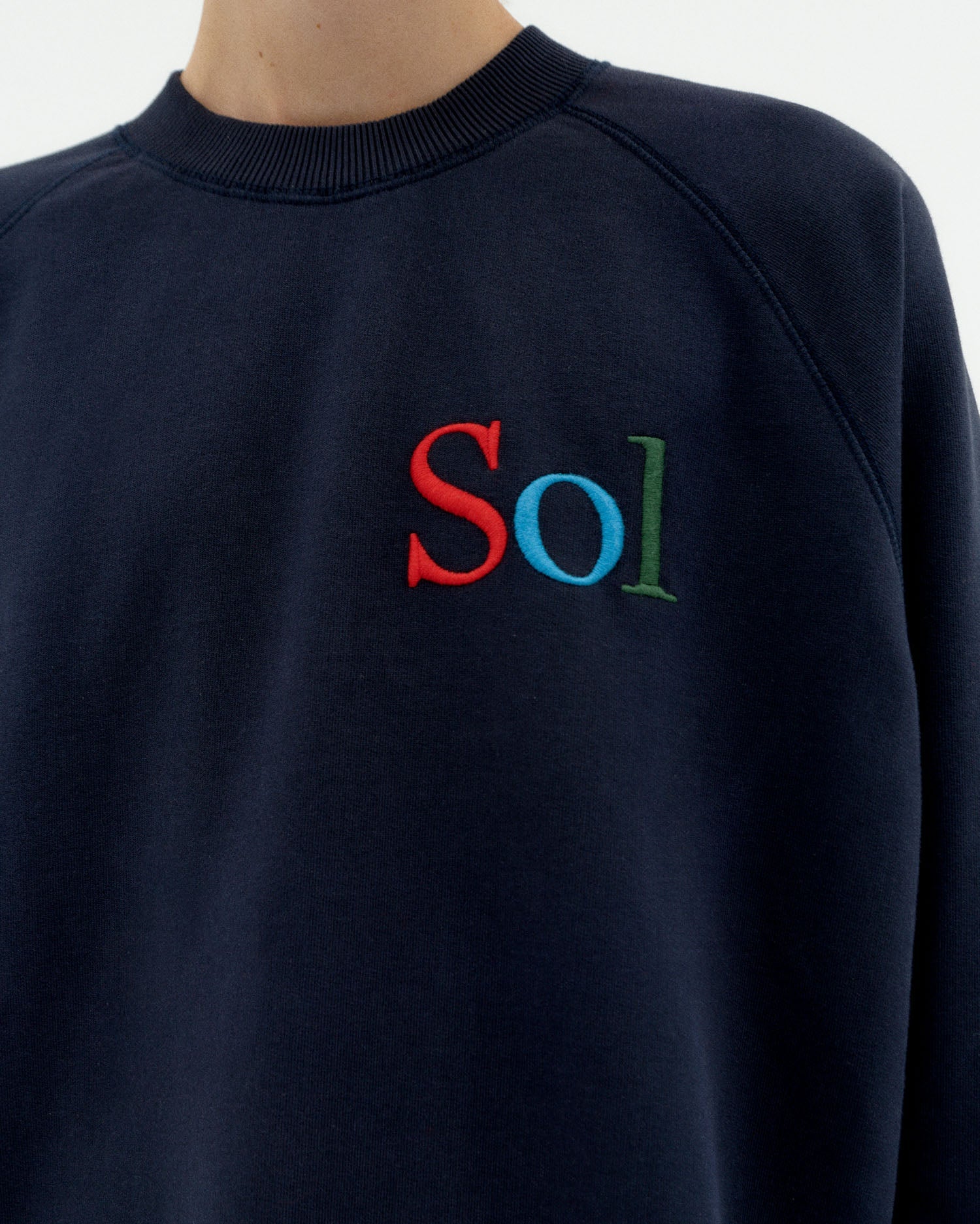 Sudadera navy floor type Pepe sostenible-3