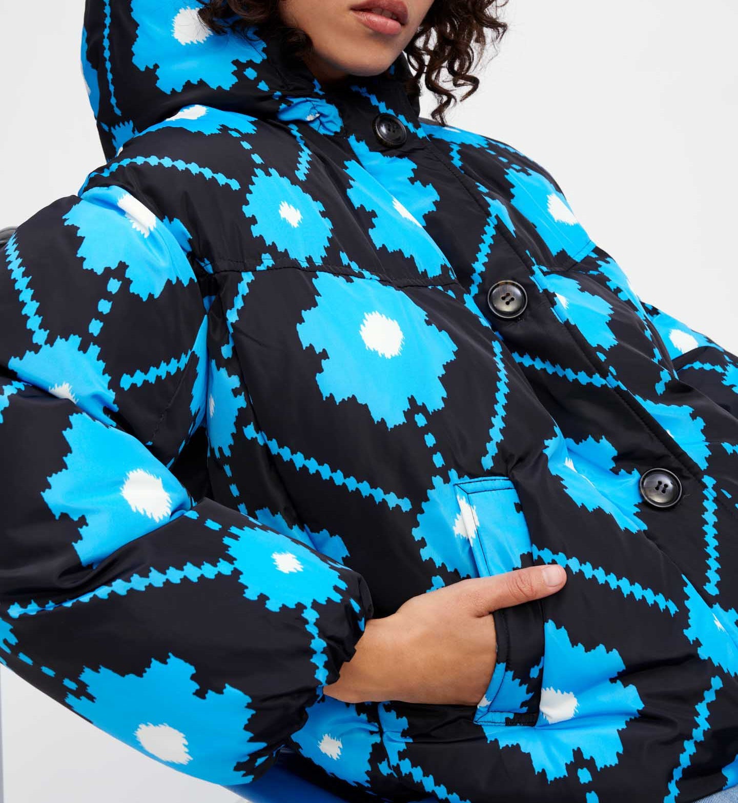 Globule Puffer Jacket - Black and Blue