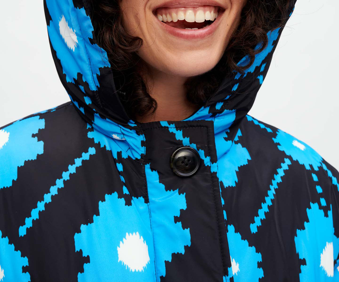 Globule Puffer Jacket - Black and Blue