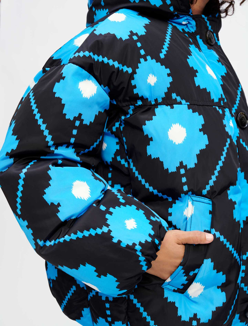 Globule Puffer Jacket - Black and Blue