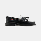 sorte og hvide loafers med kvaster