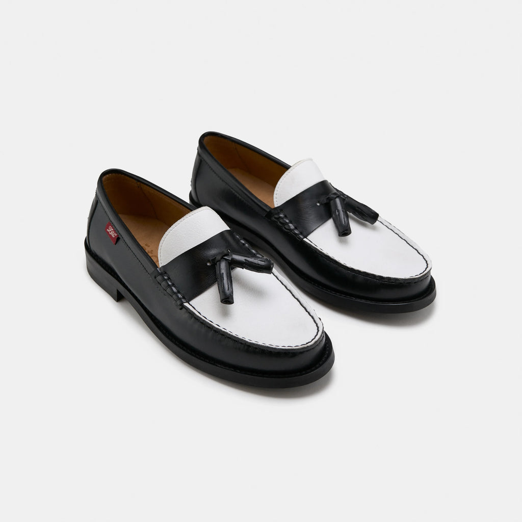 unisex sorte og hvide loafers med kvaster