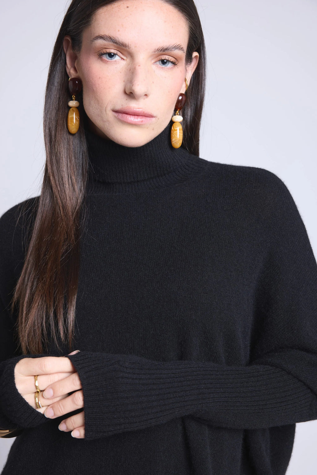 Jersey Cuello Vuelto Botones Dorados Poncho Naya - Negro Y Botones Dorados - Mujer