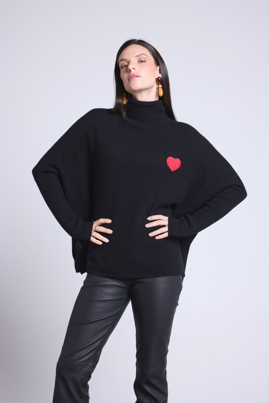Pull Col Roule Coeur Poncho Naya - Noir Et Cœur Rouge - Femme