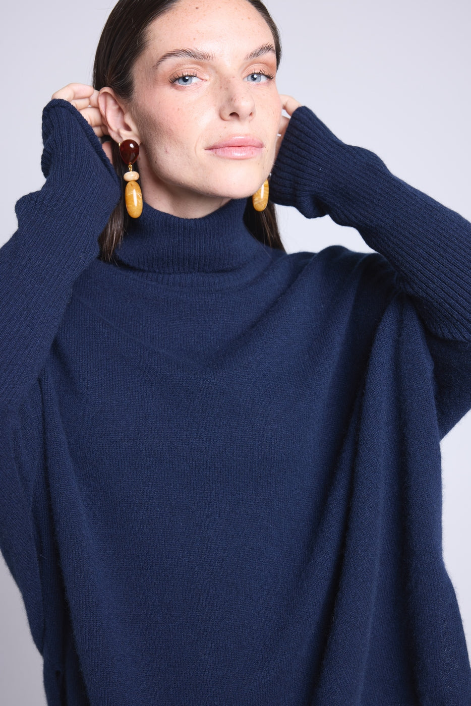 Jersey de Cuello Alto Poncho Naya - Azul Marino - Mujer