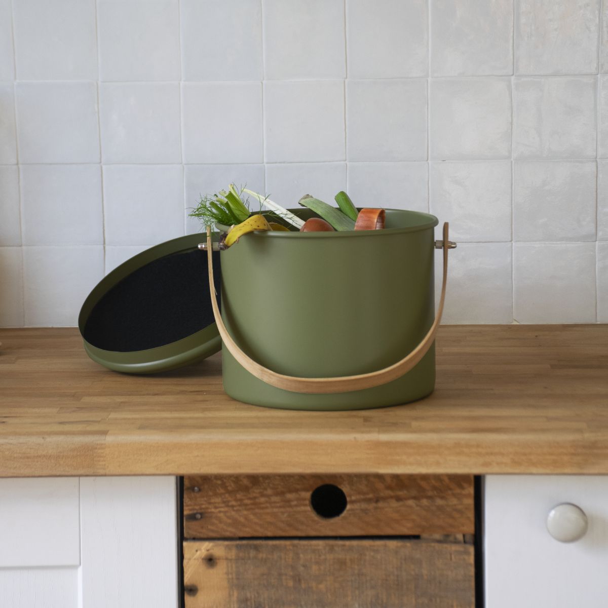 Indoor Steel Compost Bin with Bamboo Handle - 7 Litres - Green