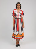 An'ge – Vestido Midi Odemaria Sage Crudo, vestido largo con estampado multicolor llevado de frente por una modelo
