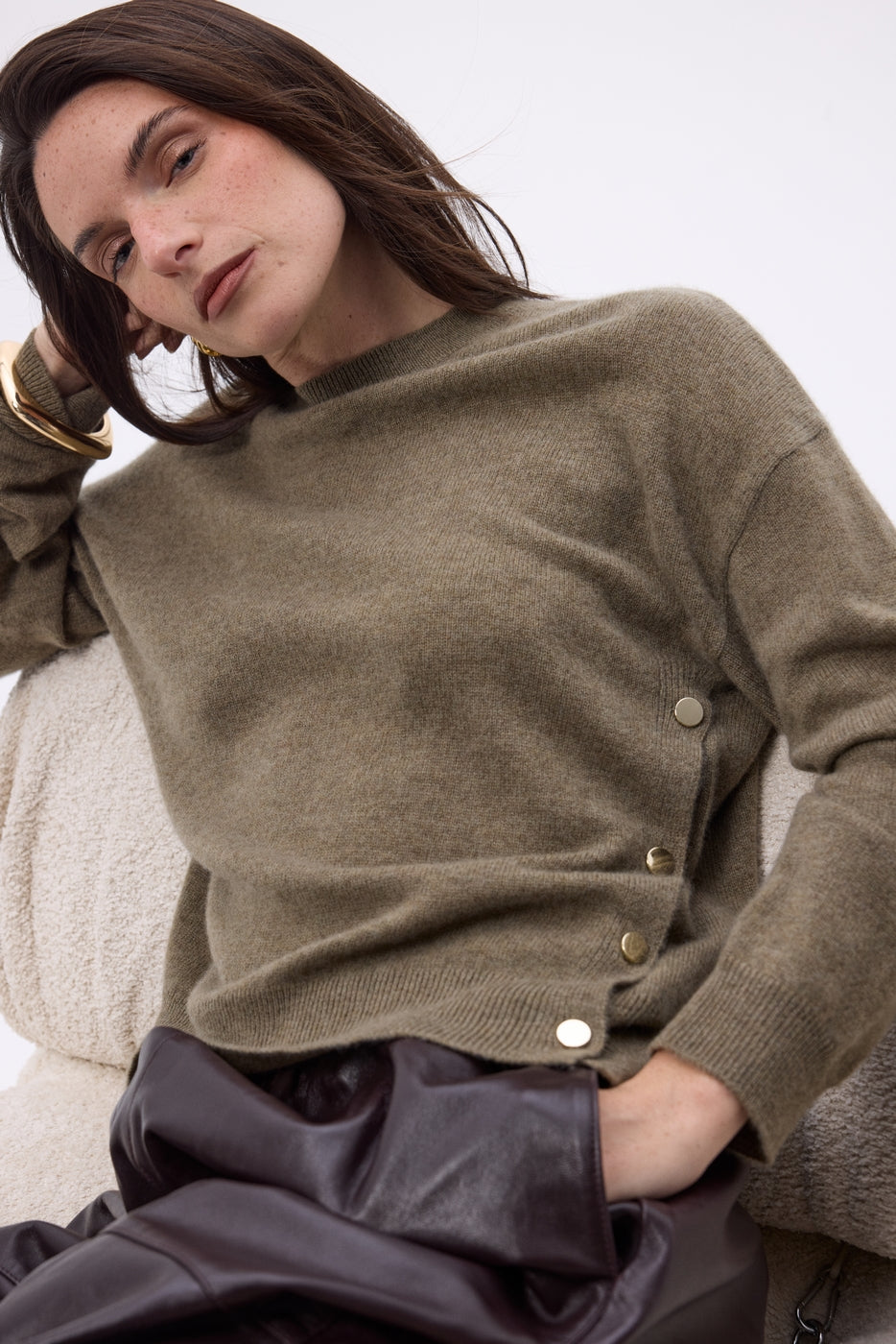 Pull Col Rond À Boutons Latéraux Dorés Ora - Khaki Chine - Femme