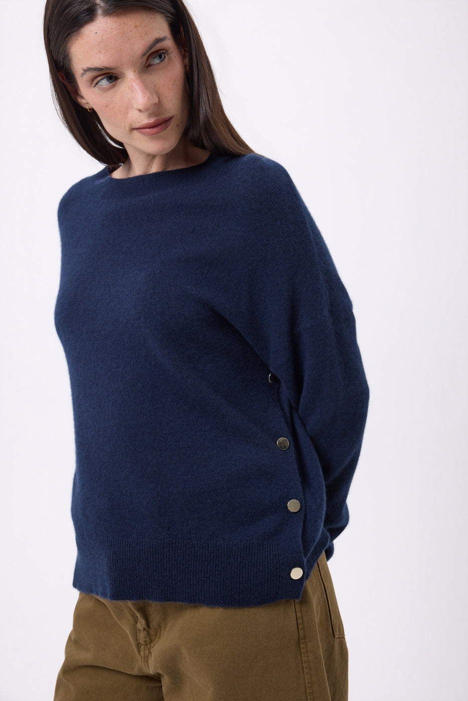 Jersey de cuello redondo con botones laterales dorados Ora - Azul marino - Mujer